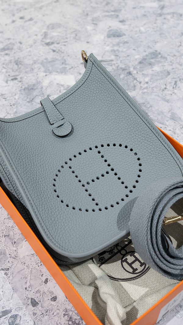 エヴリン（EVELYNE）