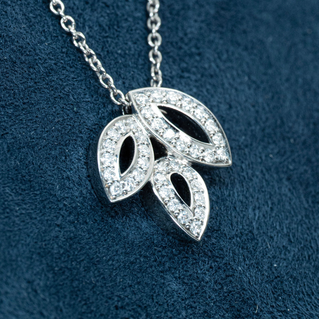 HARRY WINSTON リリークラスター ネックレス 0.19CT