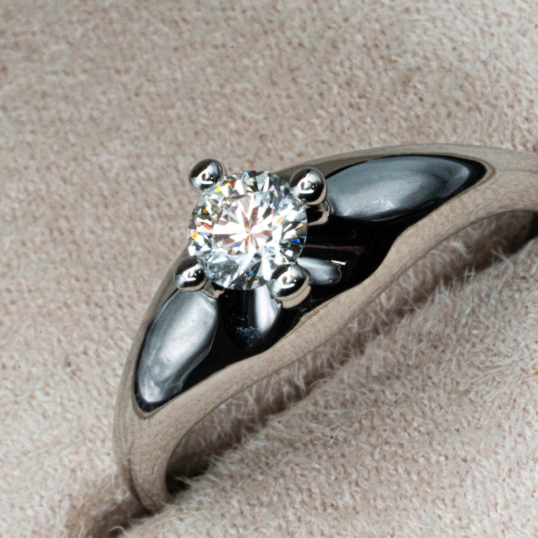 BVLGARI コロナ リング 0.3CT