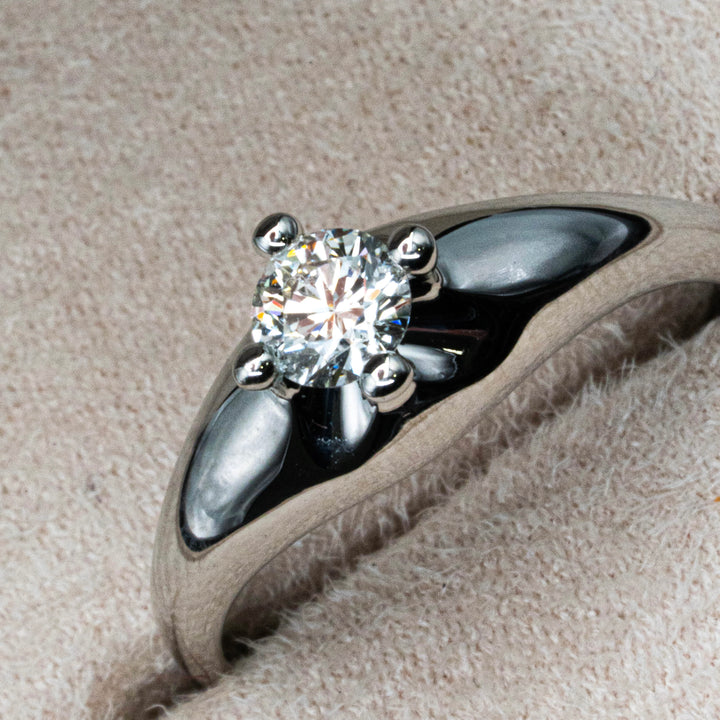 BVLGARI コロナ リング 0.3CT