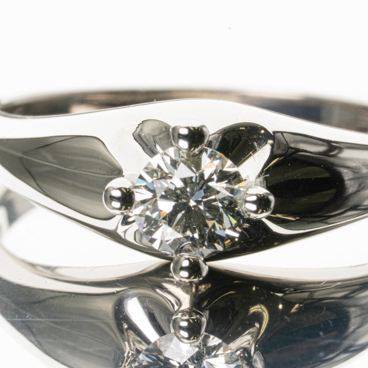 BVLGARI コロナ リング 0.3CT